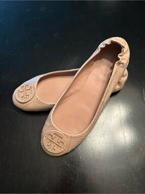 Tory Burch Nude Textured Reva Logo Ballet Flats